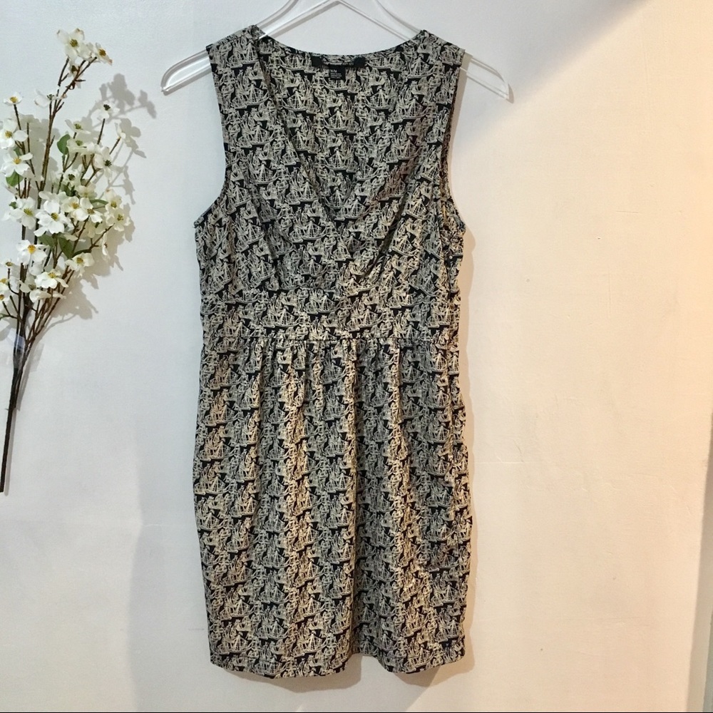 🌜3/$25 Forever 21| V-Neck Boat Print Dress